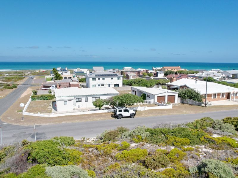 Your Oasis Near the Waves Awaits - Photo 8