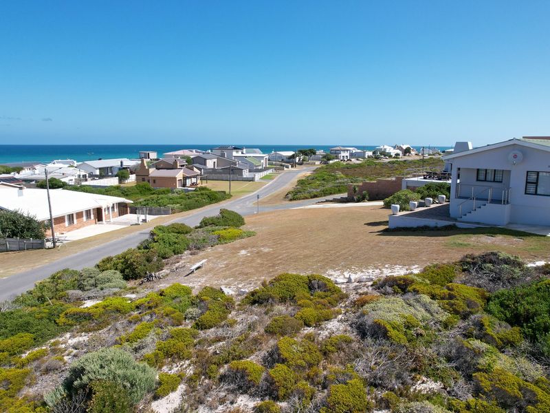 Your Oasis Near the Waves Awaits - Photo 7