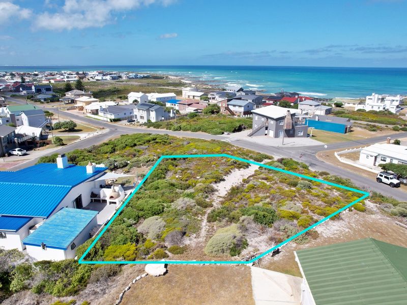 Your Oasis Near the Waves Awaits - Photo 3