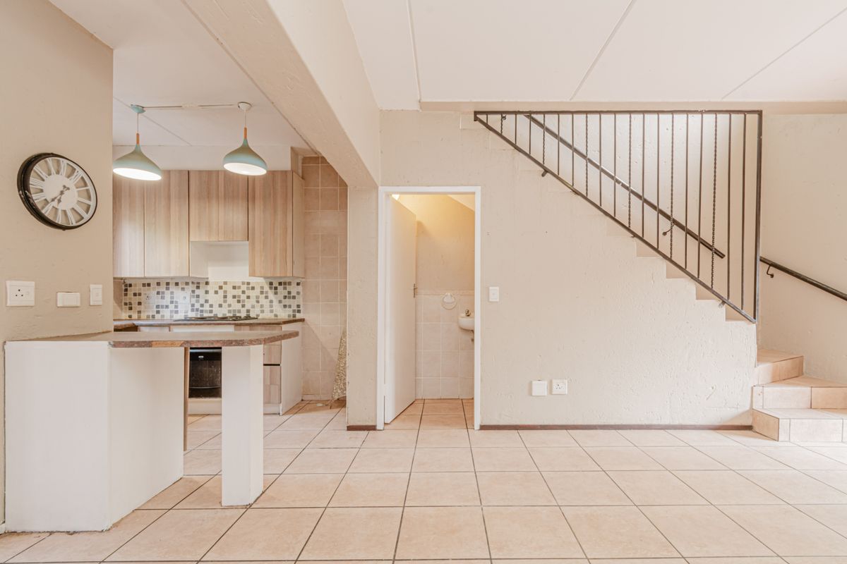Double-storey  2 Bed, 1 Bath Townhouse Northgate - Photo 4