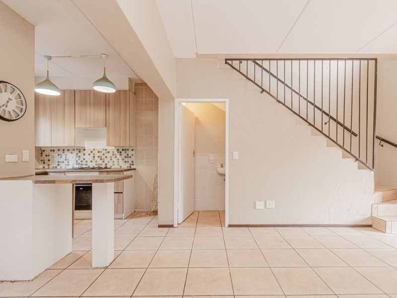 Double-storey  2 Bed, 1 Bath Townhouse Northgate - Photo 4
