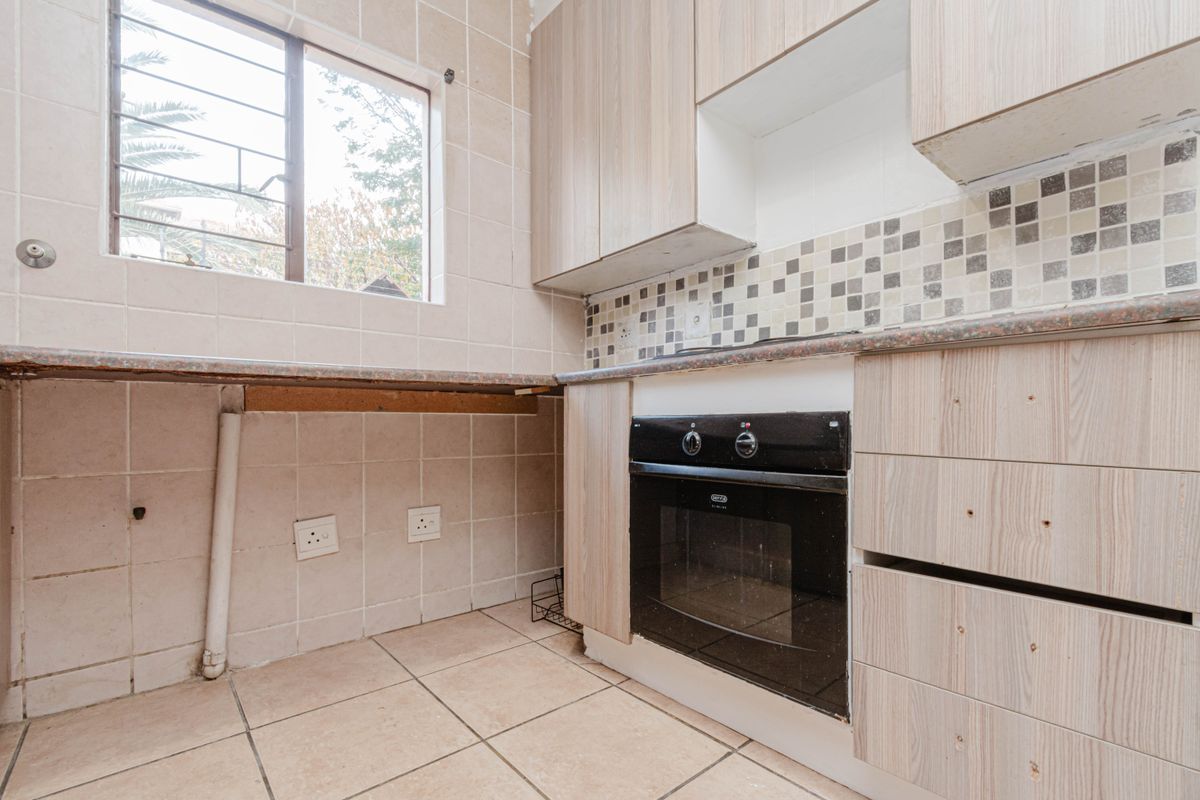 Double-storey  2 Bed, 1 Bath Townhouse Northgate - Photo 5