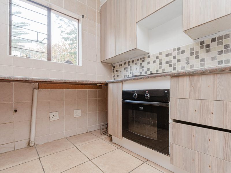 Double-storey  2 Bed, 1 Bath Townhouse Northgate - Photo 5