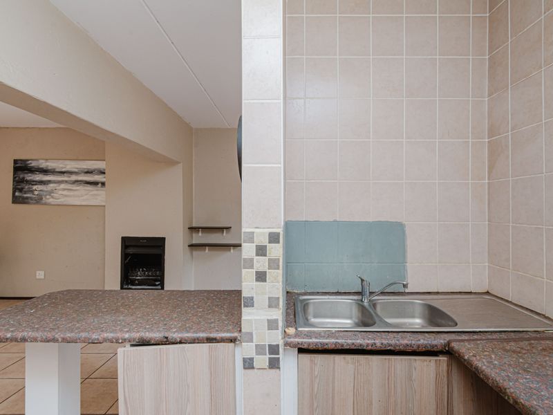 Double-storey  2 Bed, 1 Bath Townhouse Northgate - Photo 3