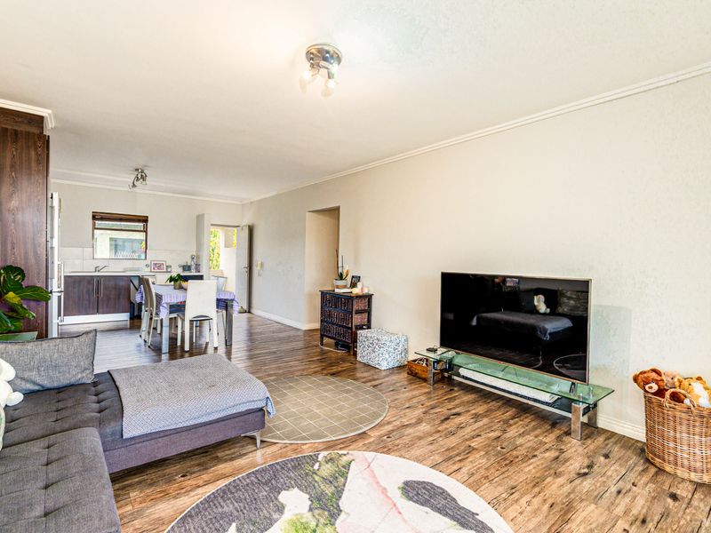 Modern 3 bedroom first floor apartment - No PETS - Photo 4