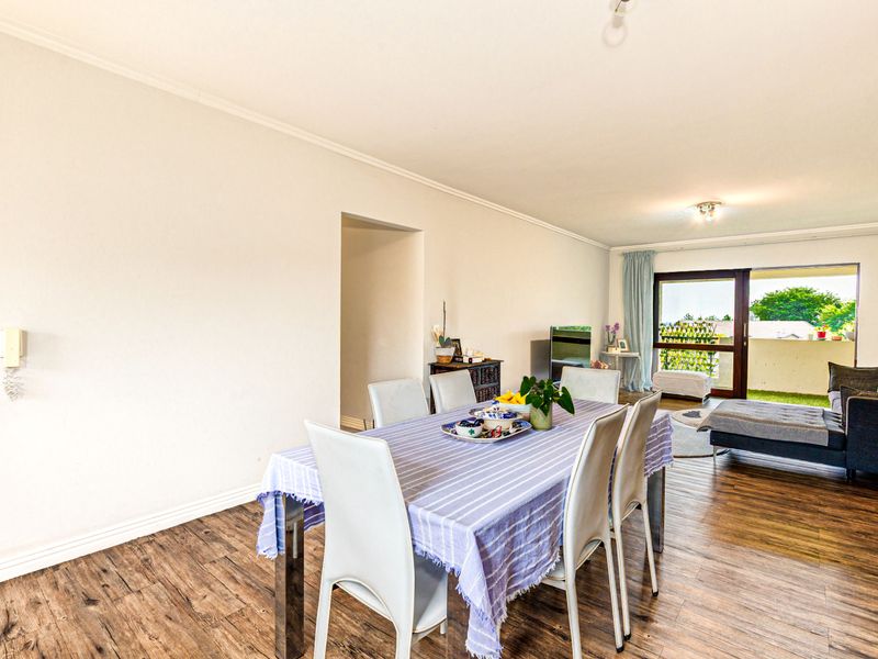 Modern 3 bedroom first floor apartment - No PETS - Photo 8