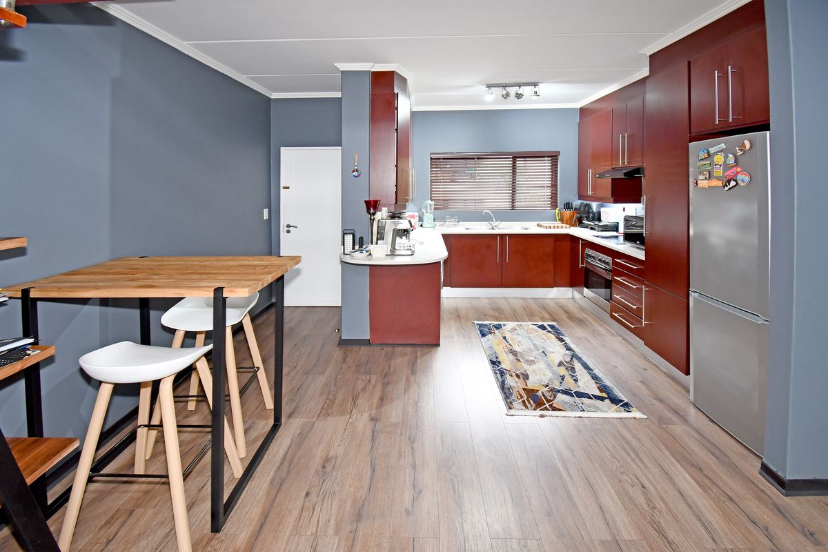 2 Bedroom Loft Unit for RENT at The Meridian - Photo 5
