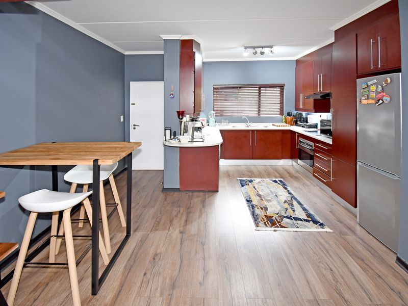 2 Bedroom Loft Unit for RENT at The Meridian - Photo 5