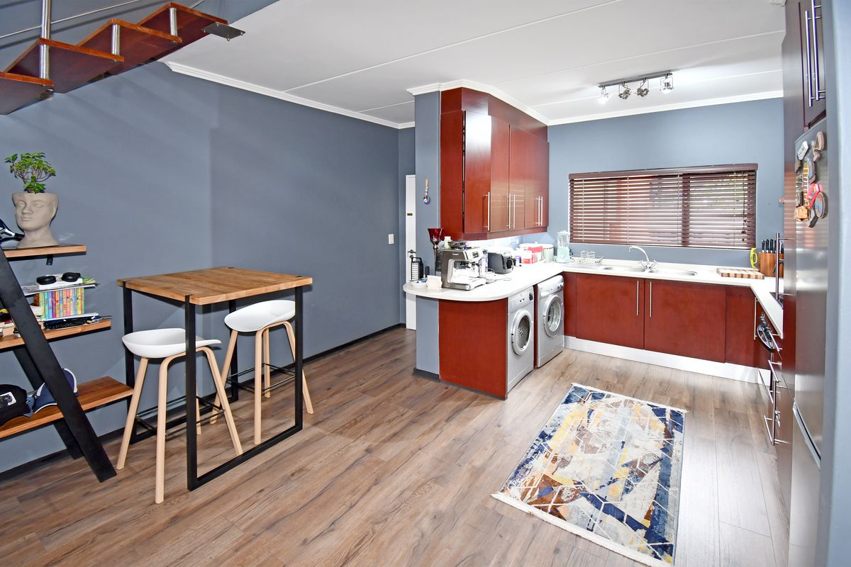2 Bedroom Loft Unit for RENT at The Meridian - Photo 2