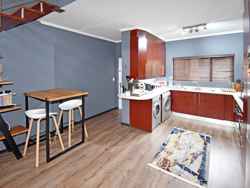 2 Bedroom Loft Unit for RENT at The Meridian - Photo 2