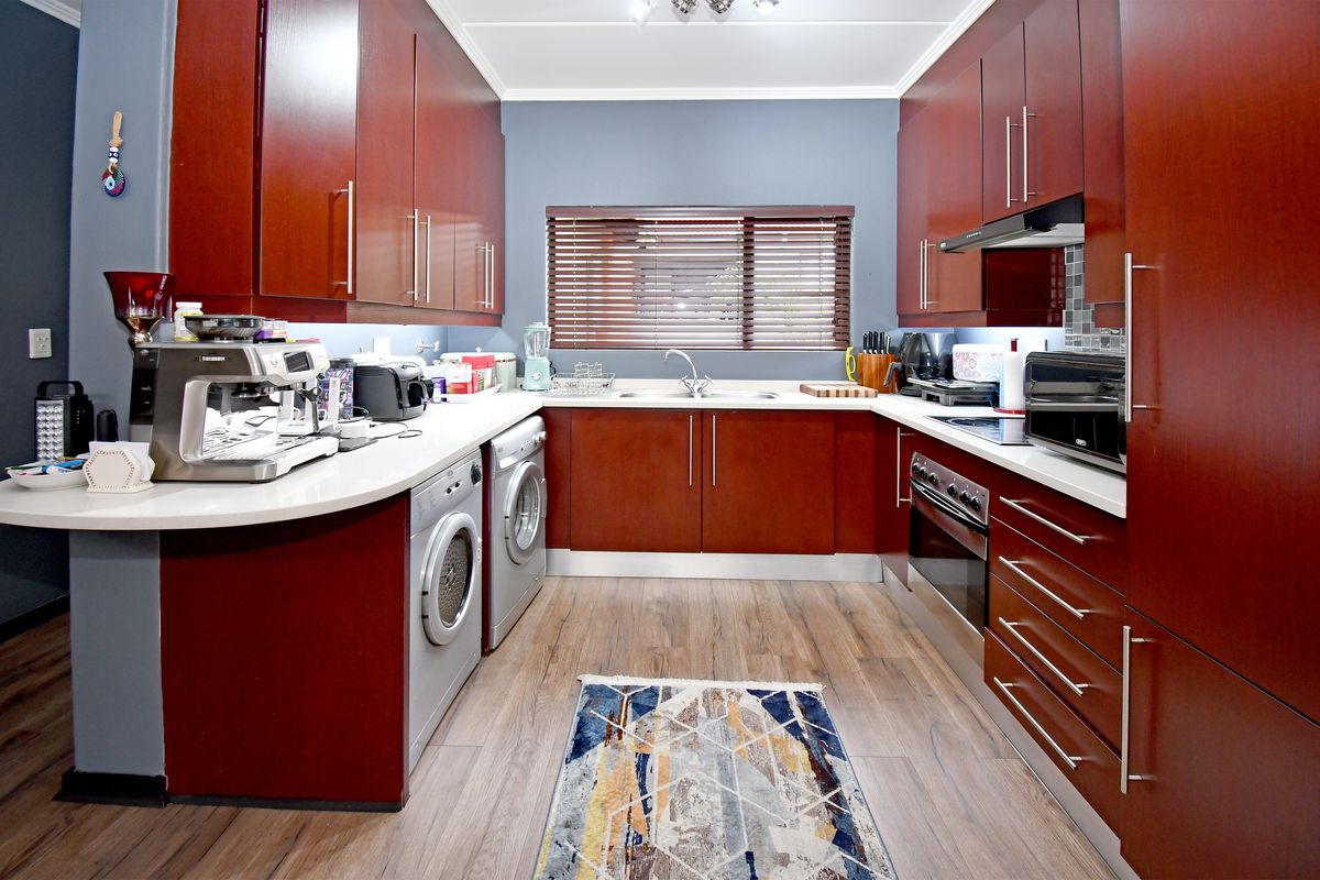 2 Bedroom Loft Unit for RENT at The Meridian - Photo 4