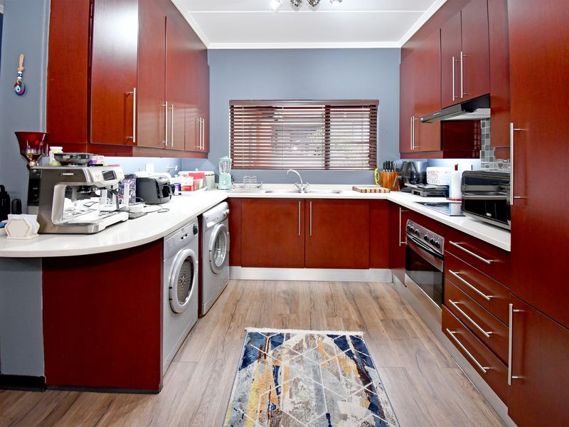2 Bedroom Loft Unit for RENT at The Meridian - Photo 4