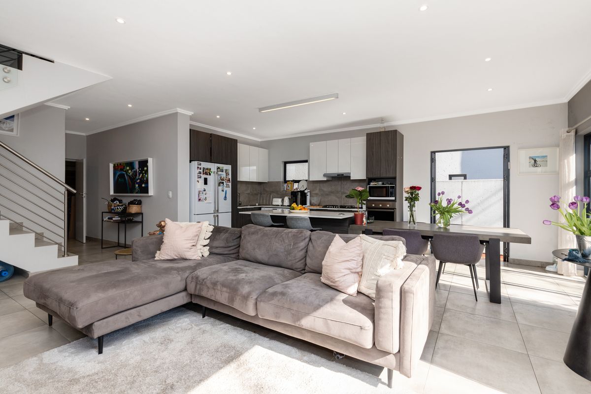 Welcome To An Extraordinary 3-Bedroom, 3.5-Bathroom Cluster Home In Bryanston East - Photo 2