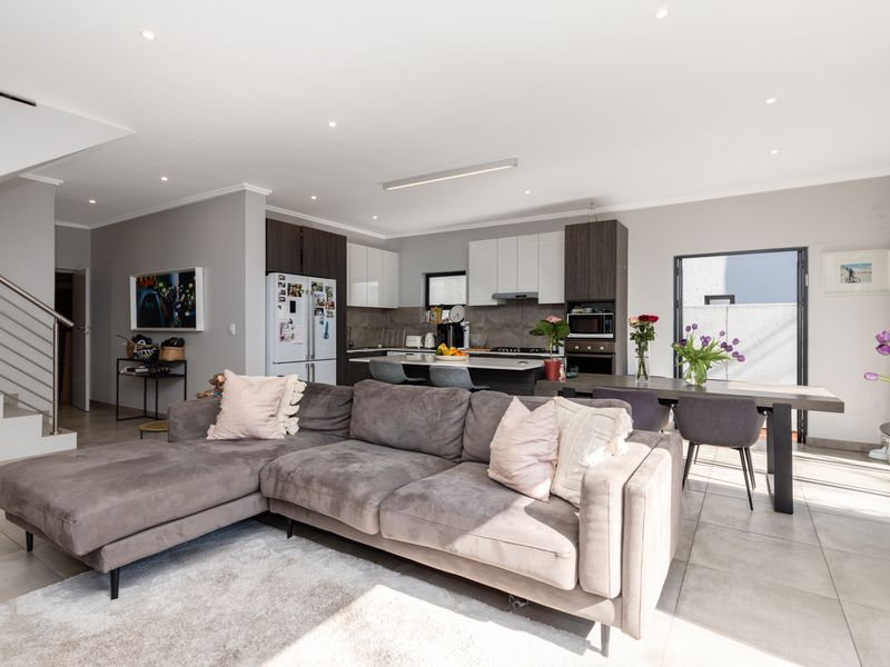 Welcome To An Extraordinary 3-Bedroom, 3.5-Bathroom Cluster Home In Bryanston East - Photo 2