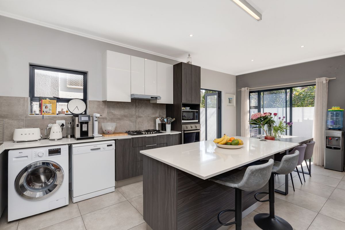Welcome To An Extraordinary 3-Bedroom, 3.5-Bathroom Cluster Home In Bryanston East - Photo 4