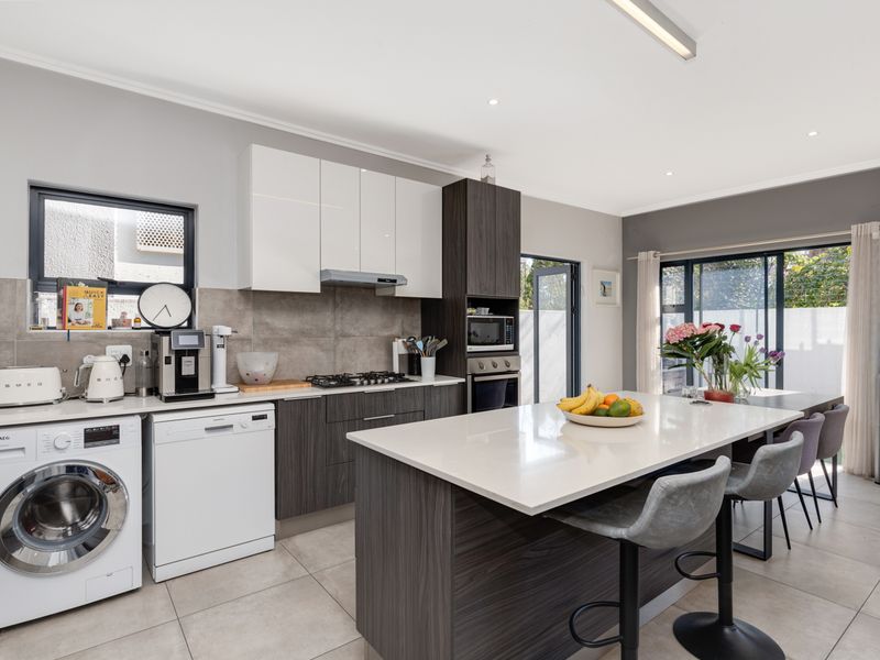 Welcome To An Extraordinary 3-Bedroom, 3.5-Bathroom Cluster Home In Bryanston East - Photo 4