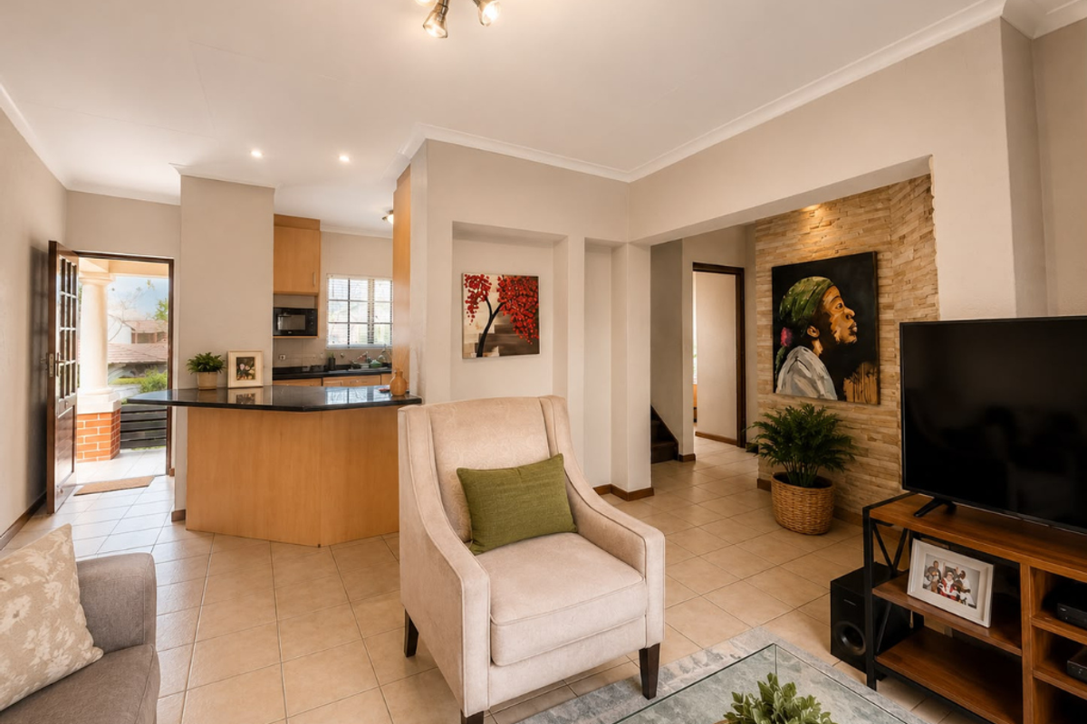 3 Bedroom 2 Bathroom Standalone Double-Storey Home in Lynton Manor - Photo 2