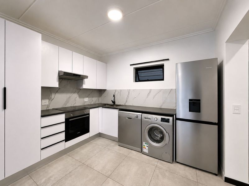 Modern 2 Bedroom, 2 Bathroom First-Floor Apartment to Rent in Key West, Bryanston - Photo 2