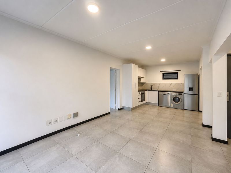 Modern 2 Bedroom, 2 Bathroom First-Floor Apartment to Rent in Key West, Bryanston - Photo 4