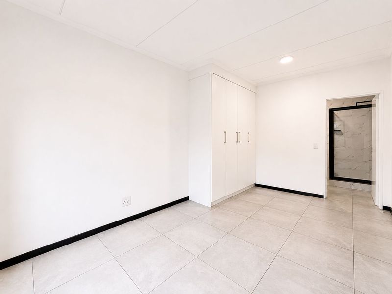 Modern 2 Bedroom, 2 Bathroom First-Floor Apartment to Rent in Key West, Bryanston - Photo 7