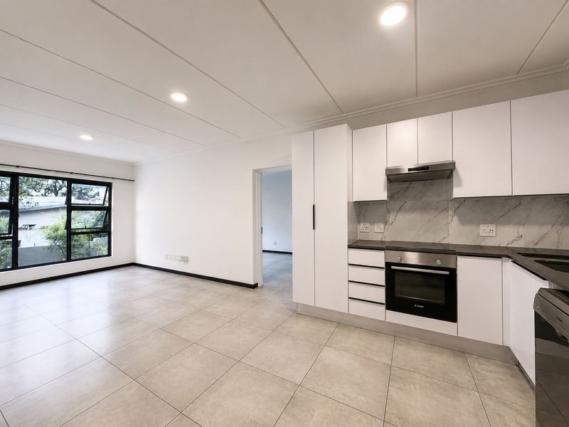 Modern 2 Bedroom, 2 Bathroom First-Floor Apartment to Rent in Key West, Bryanston - Photo 1