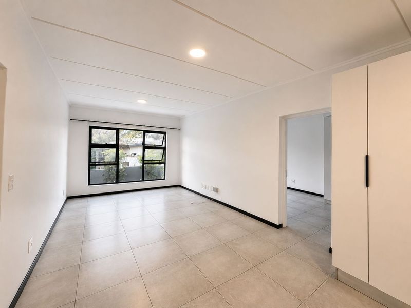 Modern 2 Bedroom, 2 Bathroom First-Floor Apartment to Rent in Key West, Bryanston - Photo 5