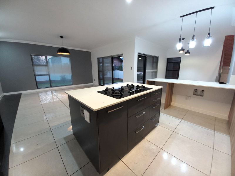 3 Bedroom 2-bathroom Duplex for Rent at The Paddocks - Photo 9