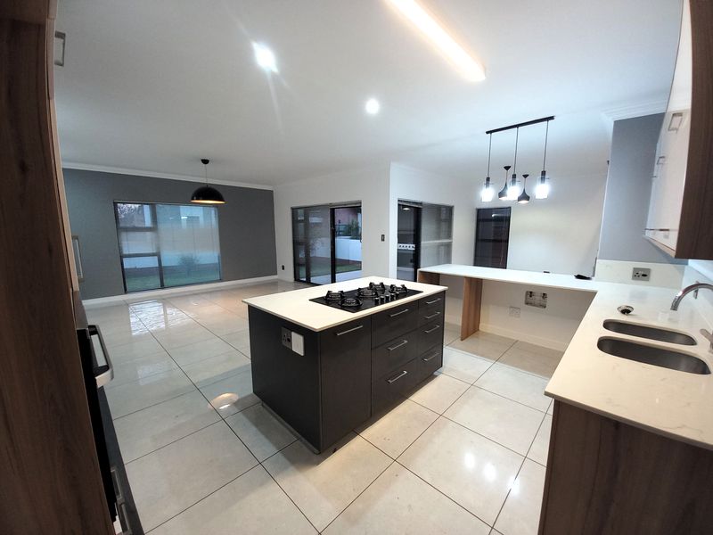 3 Bedroom 2-bathroom Duplex for Rent at The Paddocks - Photo 8