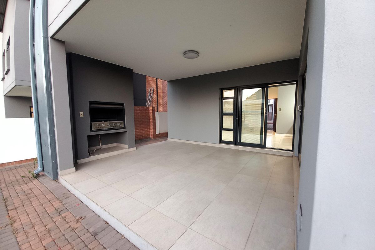 3 Bedroom 2-bathroom Duplex for Rent at The Paddocks - Photo 3