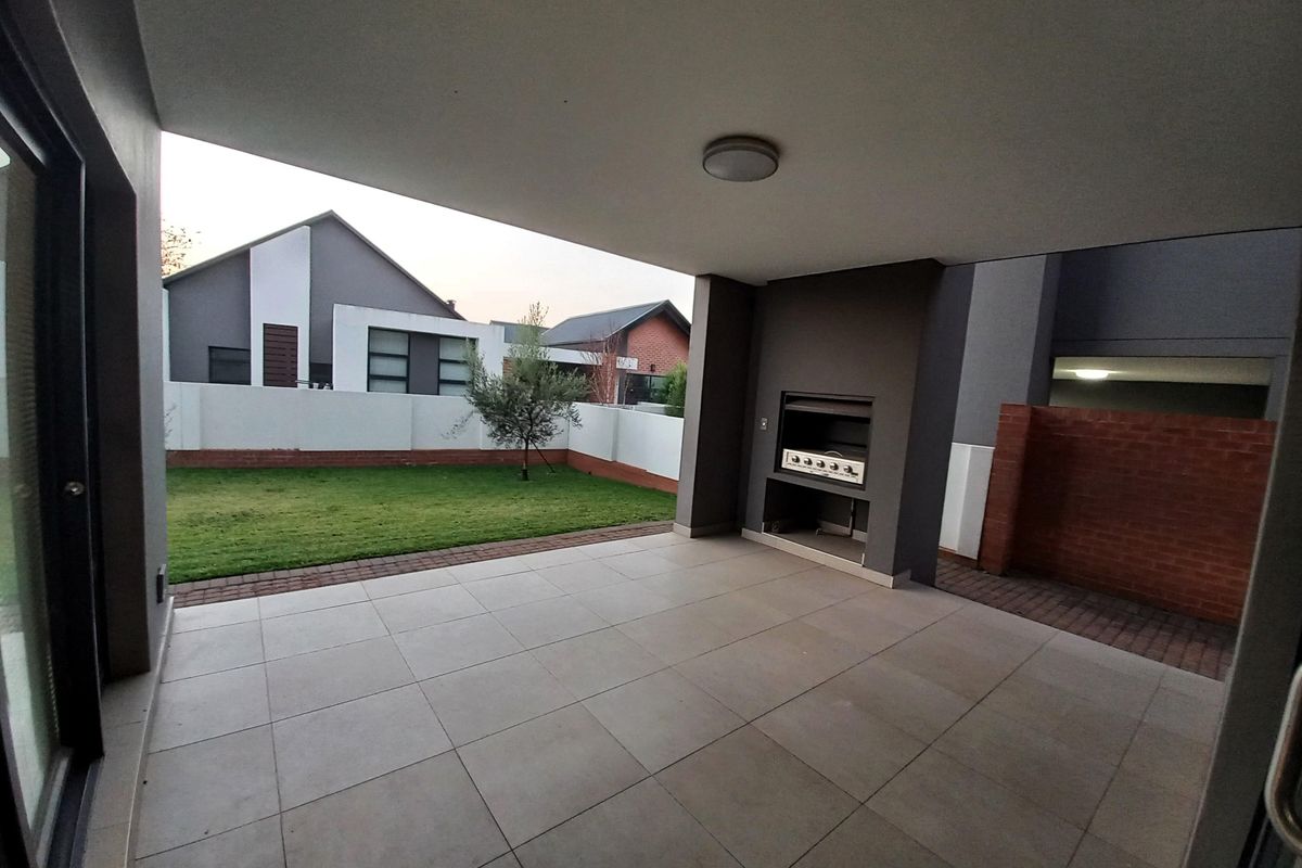 3 Bedroom 2-bathroom Duplex for Rent at The Paddocks - Photo 2