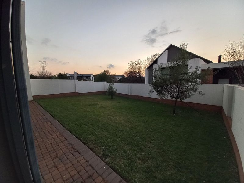 3 Bedroom 2-bathroom Duplex for Rent at The Paddocks - Photo 5