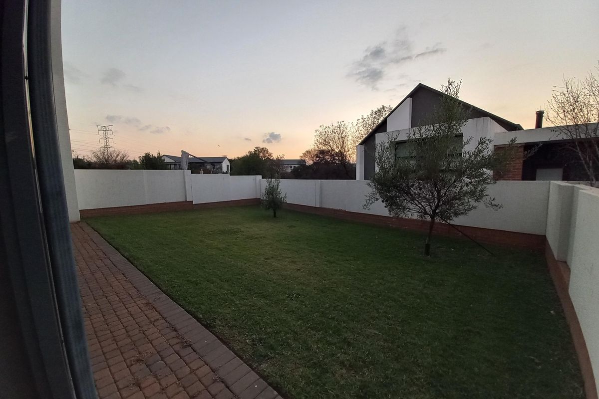 3 Bedroom 2-bathroom Duplex for Rent at The Paddocks - Photo 5