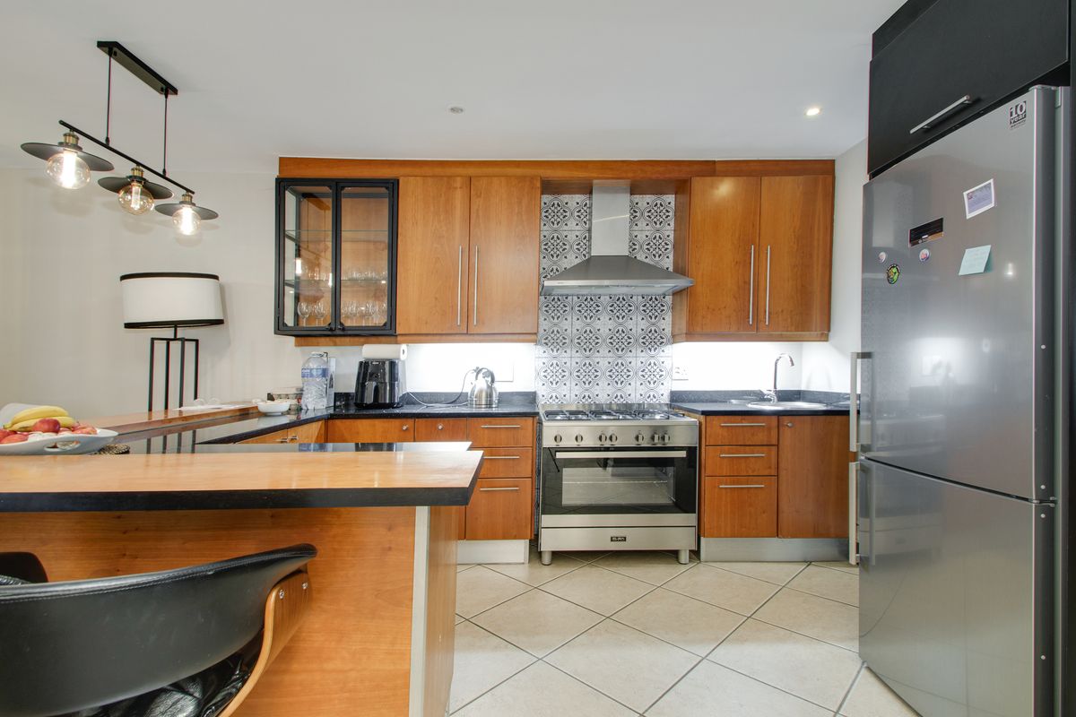 Modern Furnished Three Bedroom Dainfern Golf Estate - Photo 3