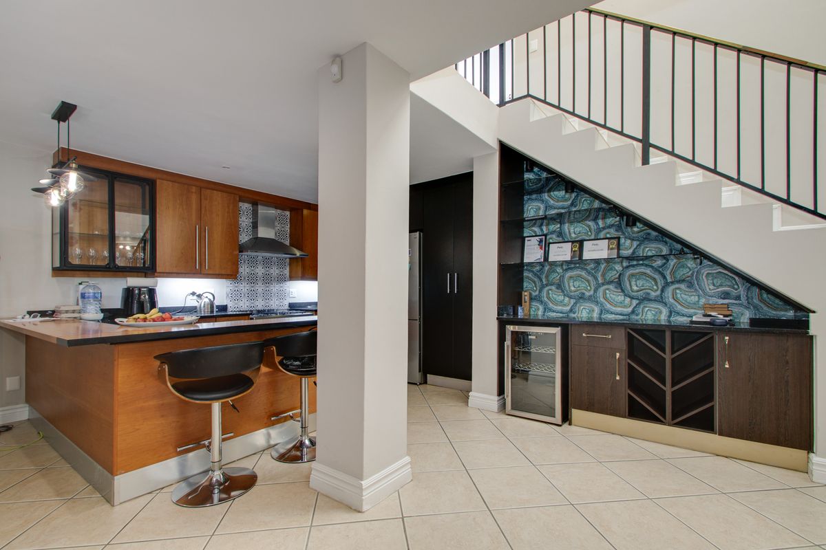 Modern Furnished Three Bedroom Dainfern Golf Estate - Photo 5