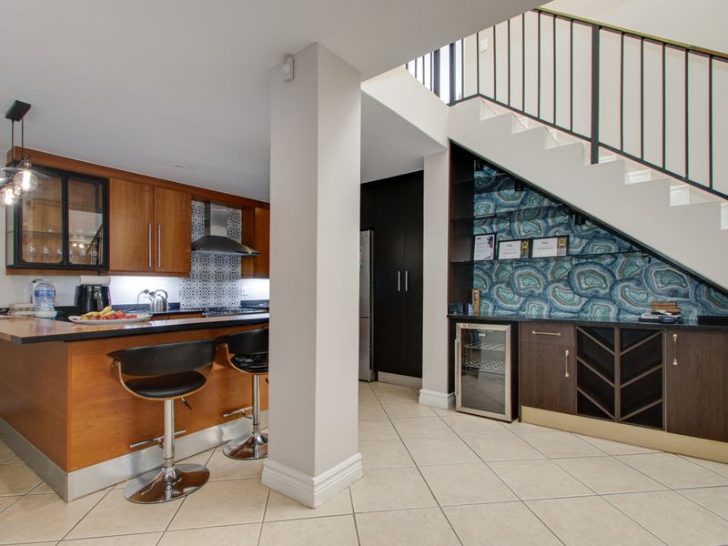 Modern Furnished Three Bedroom Dainfern Golf Estate - Photo 5