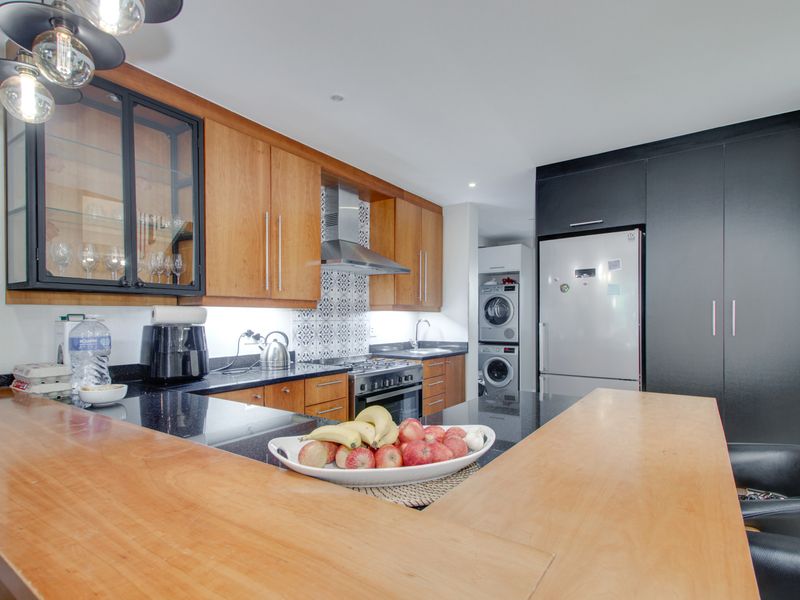 Modern Furnished Three Bedroom Dainfern Golf Estate - Photo 4