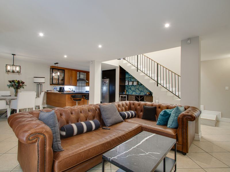 Modern Furnished Three Bedroom Dainfern Golf Estate - Photo 8