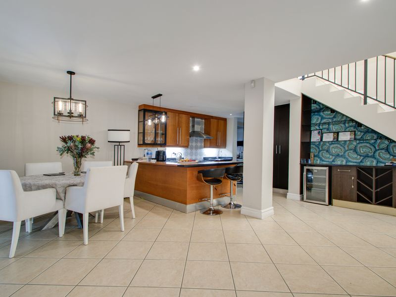 Modern Furnished Three Bedroom Dainfern Golf Estate - Photo 6