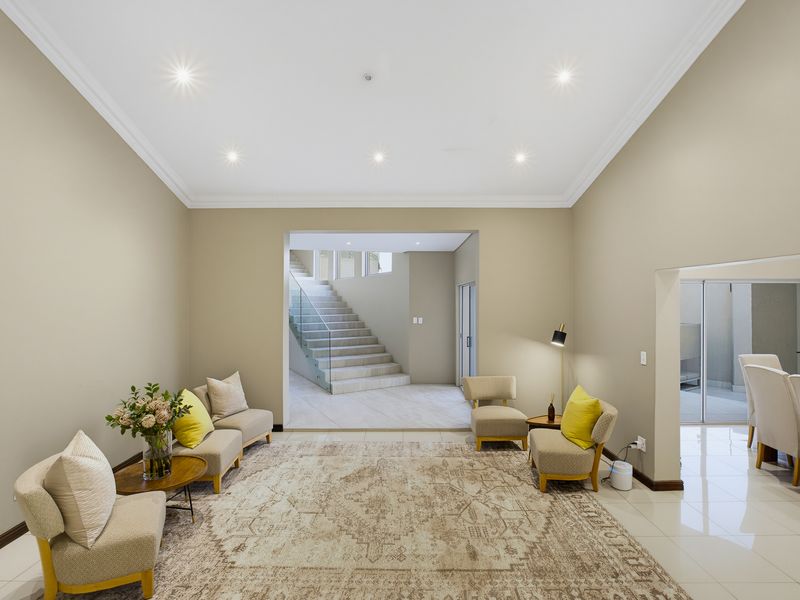 IMMACULATE 4 BEDROOM HOME - ENTERTAINMENT PARADISE! - Photo 2