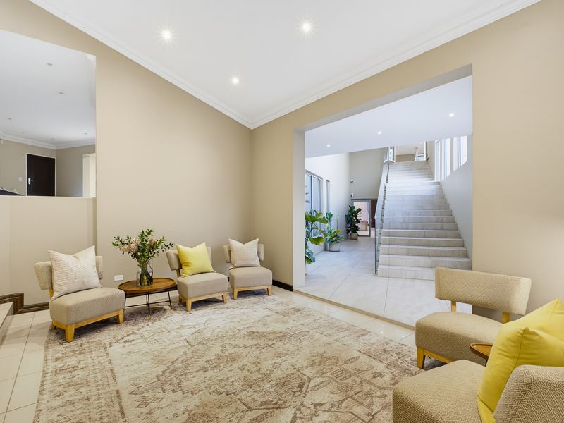 IMMACULATE 4 BEDROOM HOME - ENTERTAINMENT PARADISE! - Photo 4