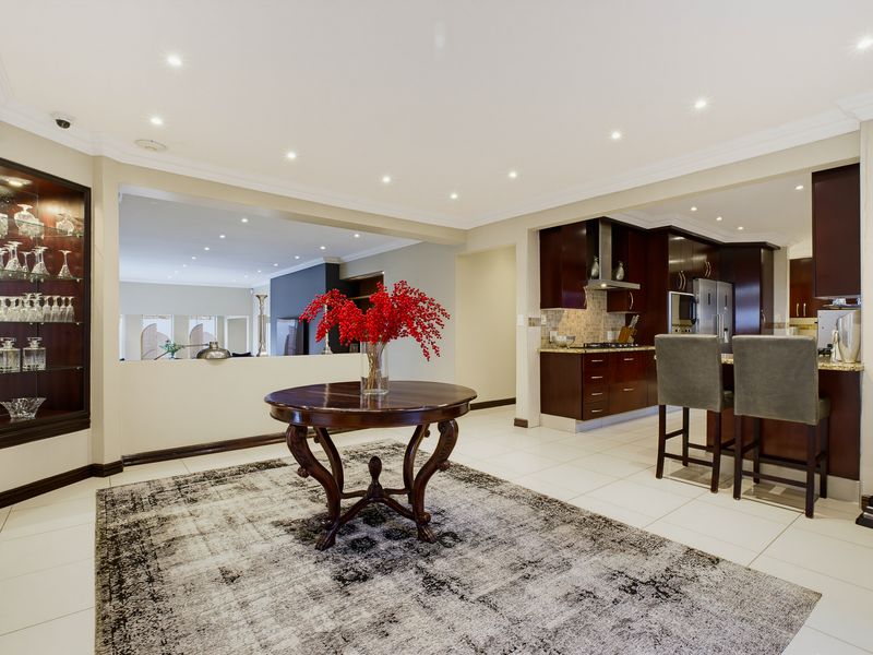 IMMACULATE 4 BEDROOM HOME - ENTERTAINMENT PARADISE! - Photo 7