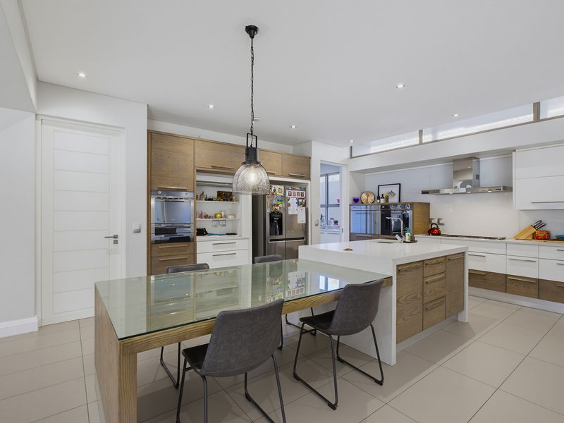 LIVE YOUR BEST LIFE IN THIS EXCEPTIONAL 4 BEDROOM CLUSTER IN SENDERWOOD! - Photo 8