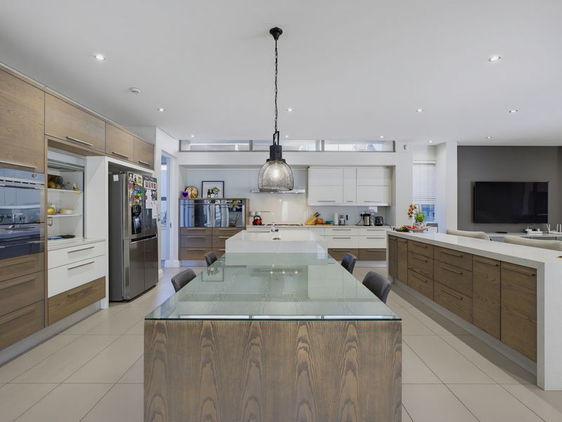 LIVE YOUR BEST LIFE IN THIS EXCEPTIONAL 4 BEDROOM CLUSTER IN SENDERWOOD! - Photo 6