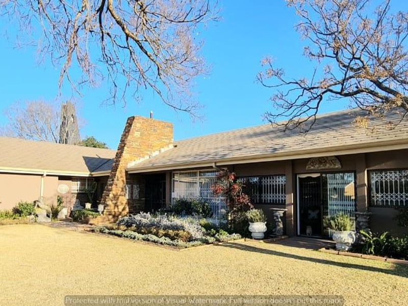 Two properties on one large stand for sale in Secunda!  Impressive property - Photo 2