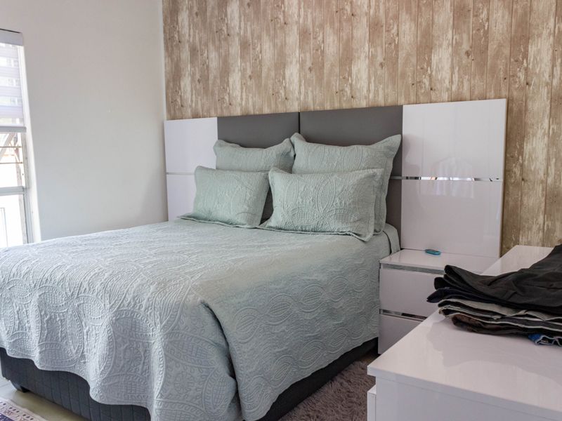 "Spacious 4 bedroom house for sale in Ninapark, Akasia - ideal for a growing family seeking comfort - Photo 5