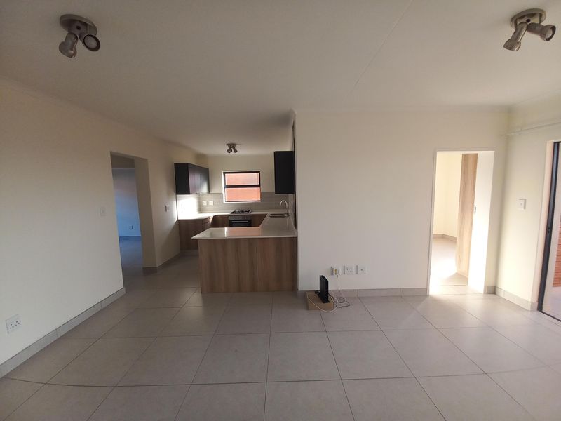 Cherry Blossom 2 bed 2 bath rental - Photo 2