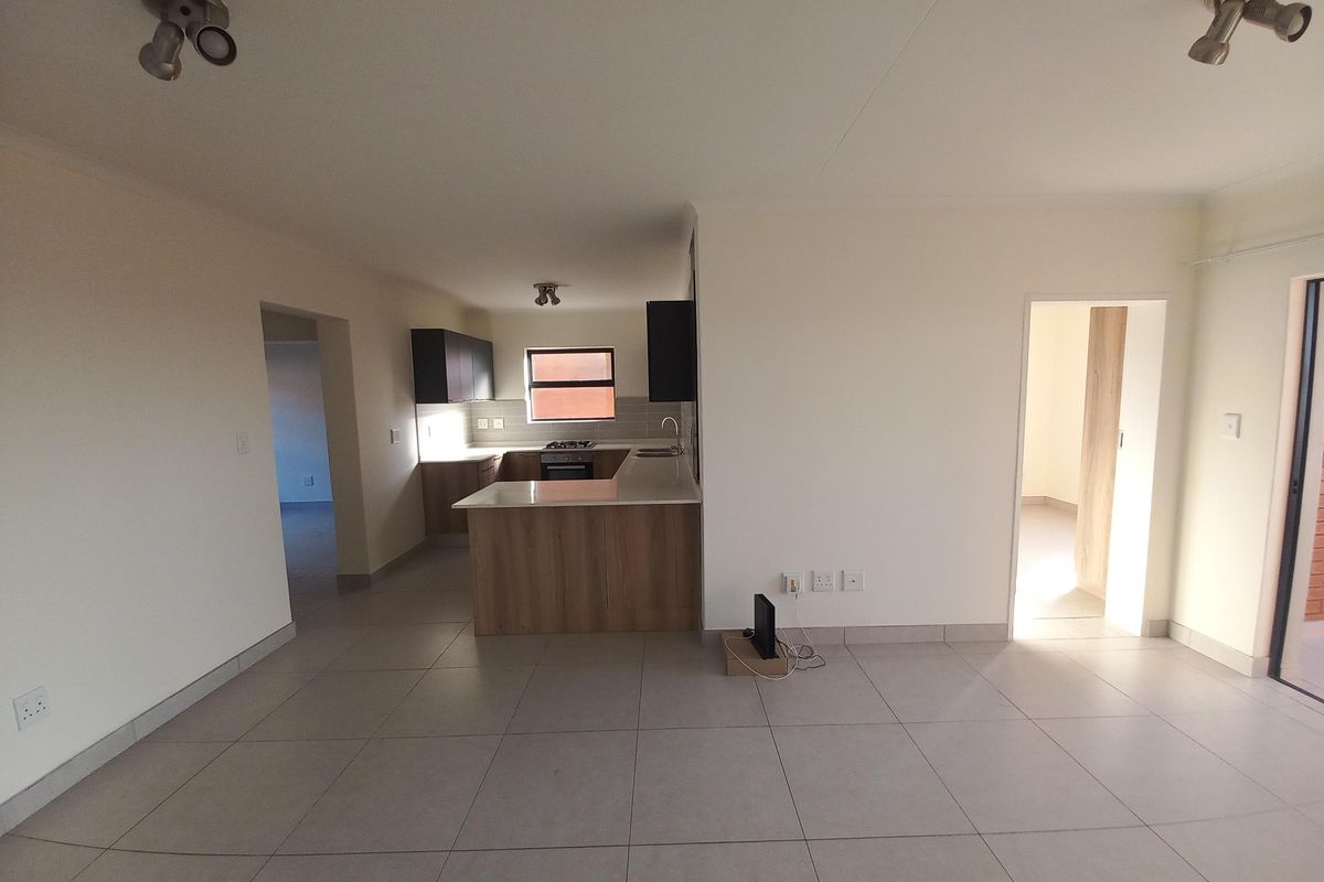 Cherry Blossom 2 bed 2 bath rental - Photo 2