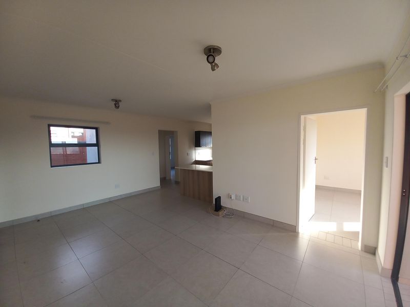 Cherry Blossom 2 bed 2 bath rental - Photo 3