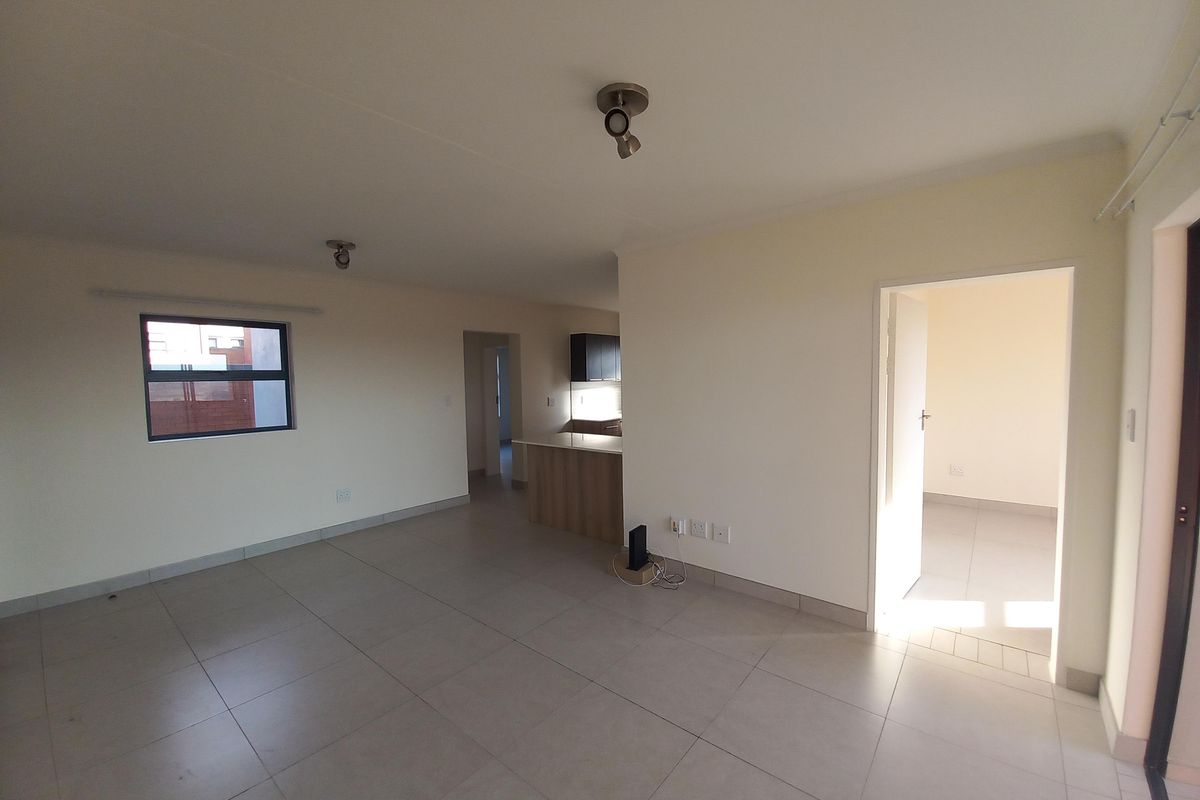 Cherry Blossom 2 bed 2 bath rental - Photo 3