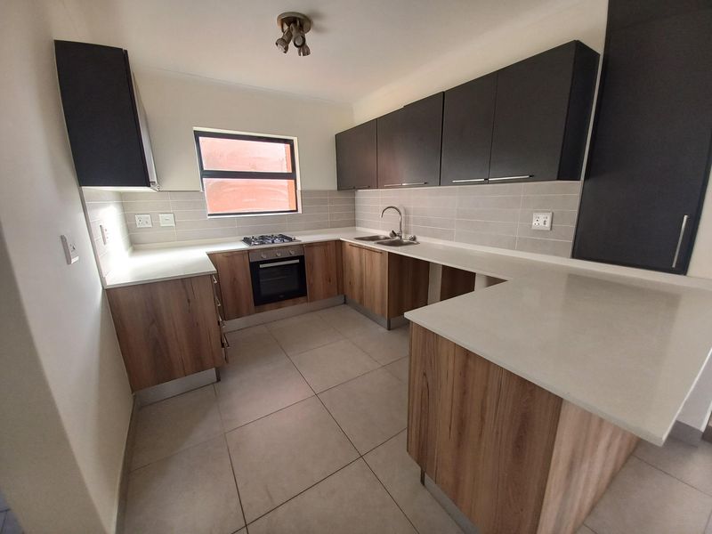 Cherry Blossom 2 bed 2 bath rental - Photo 5